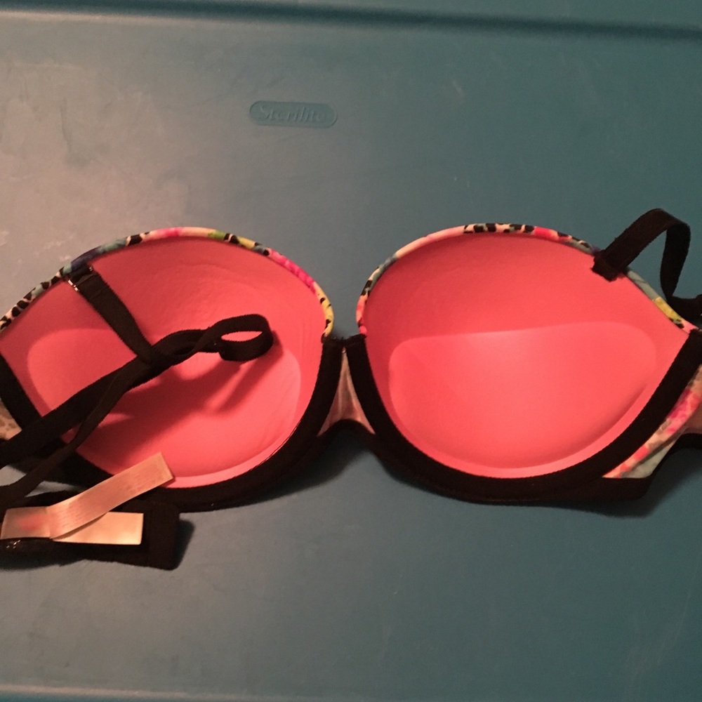Victoria Secret 36B push-up bra - Picture 3 of 4